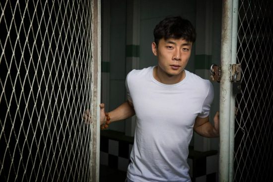 妈妈朋友承认她的性爱